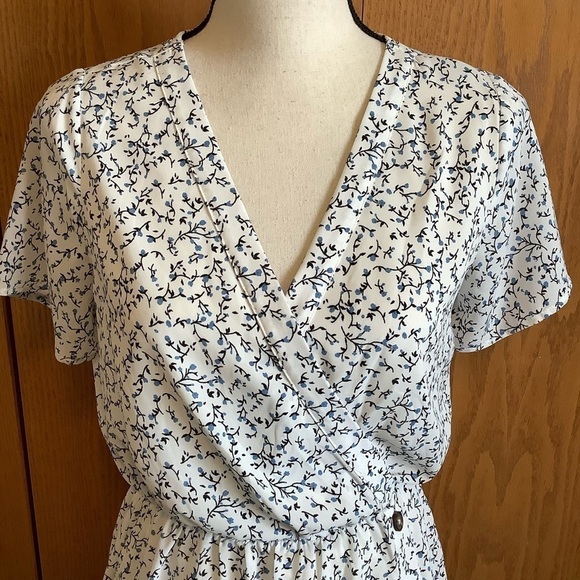 Sienna Sky Flower Print Short Sleeve Dress Sz-S - Picture 2 of 7